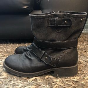 Roxy combat boots size 7